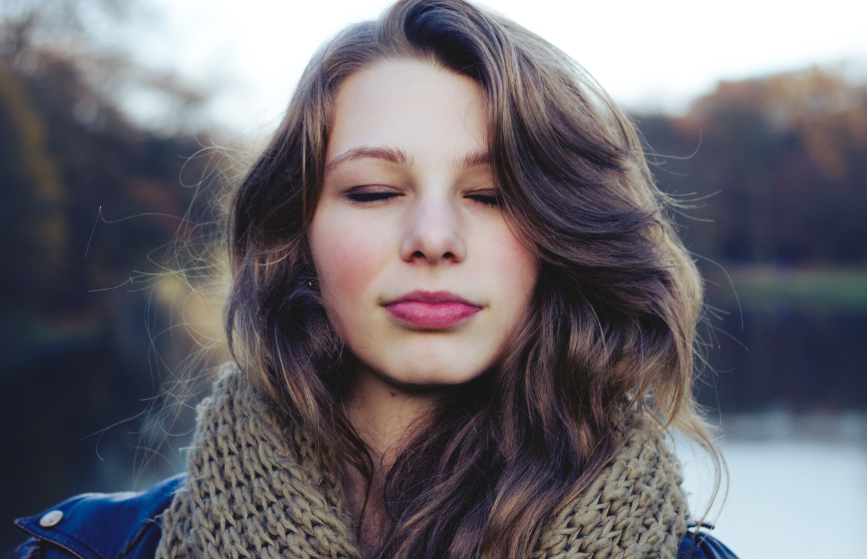 Portrait femme yeux fermés