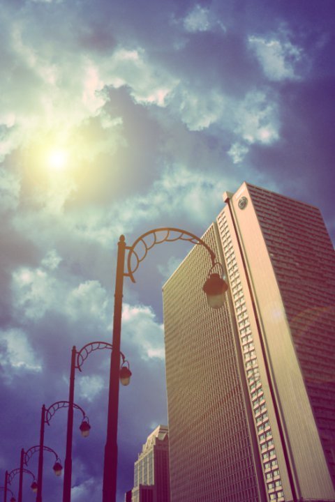 Immeuble et lampadaires